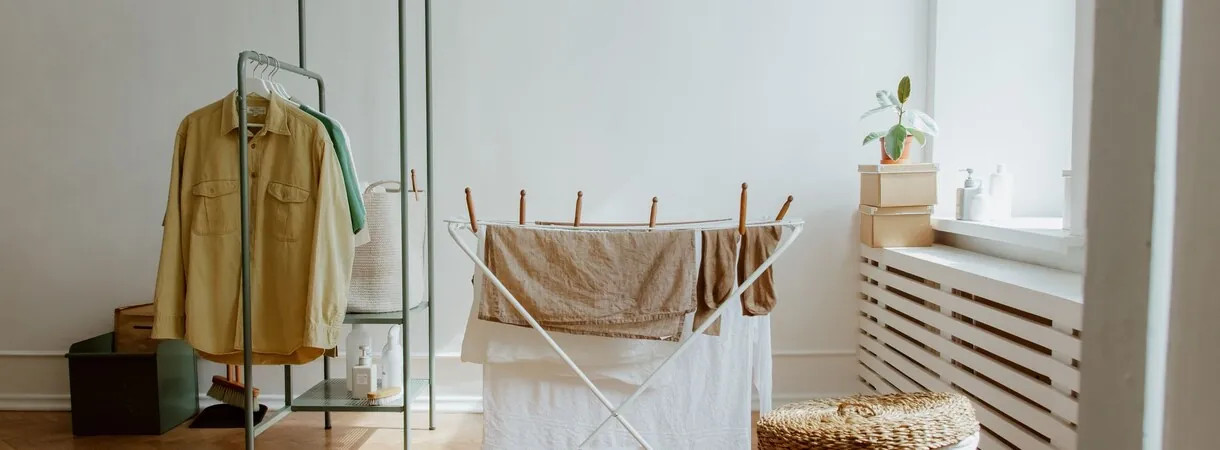 Secar a roupa dentro de casa quando lá fora chove e não dá para estender