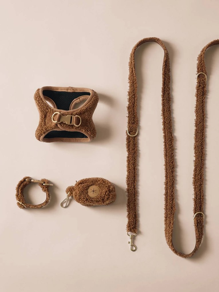 Conjunto de passeio para cão: arnês + trela + coleira. chocolate