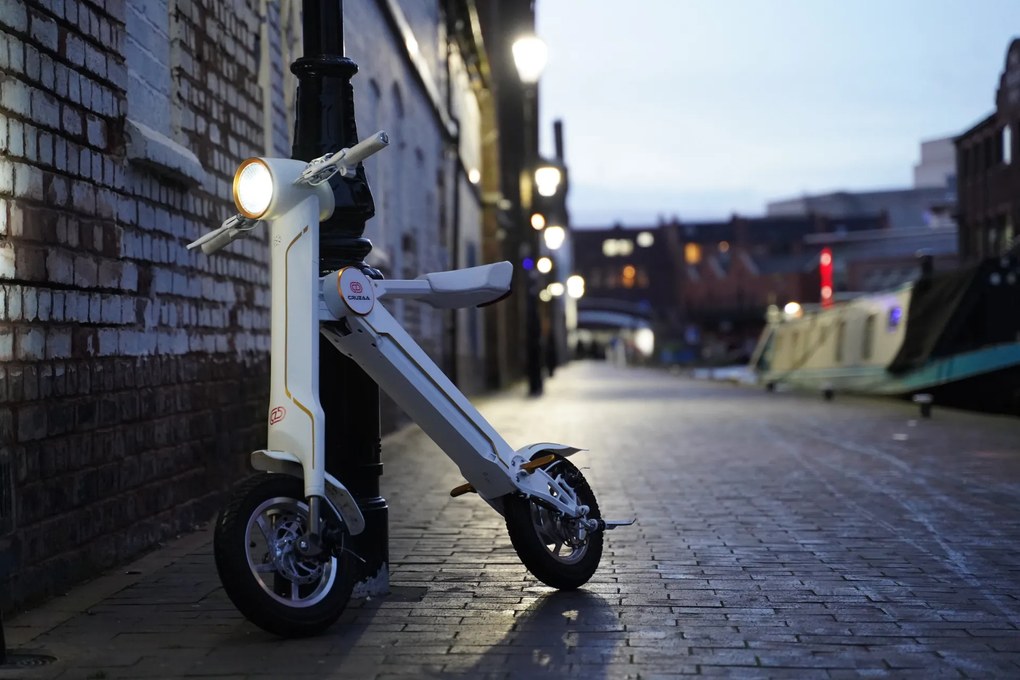 Trotinete Elétrica com Assento – Cruzaa PRO – Branco Racing – 45 km de