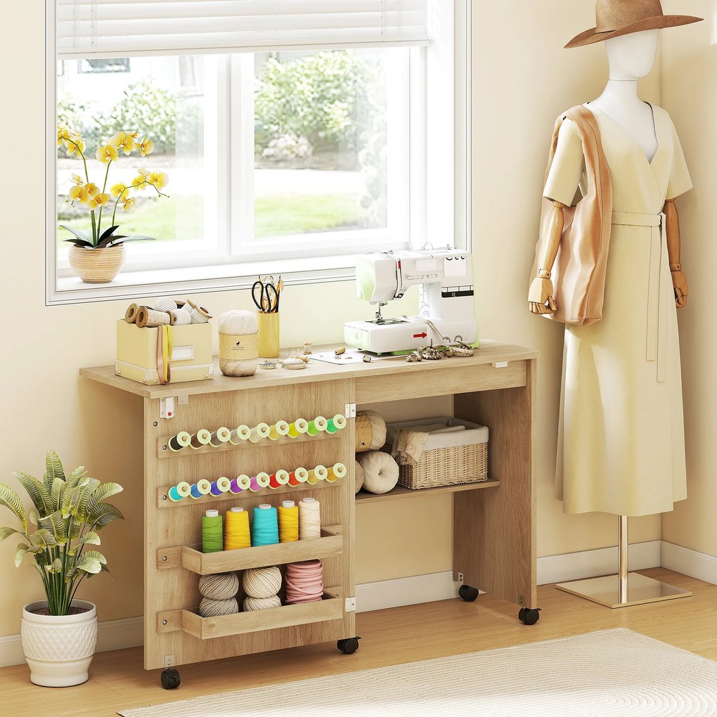 Mesa Dobrável para Máquina de Costura com Porta Magnética, 2 Compartimentos, Prateleira, 18 Suportes para Linhas e 5 Rodas, Madeira Natural
