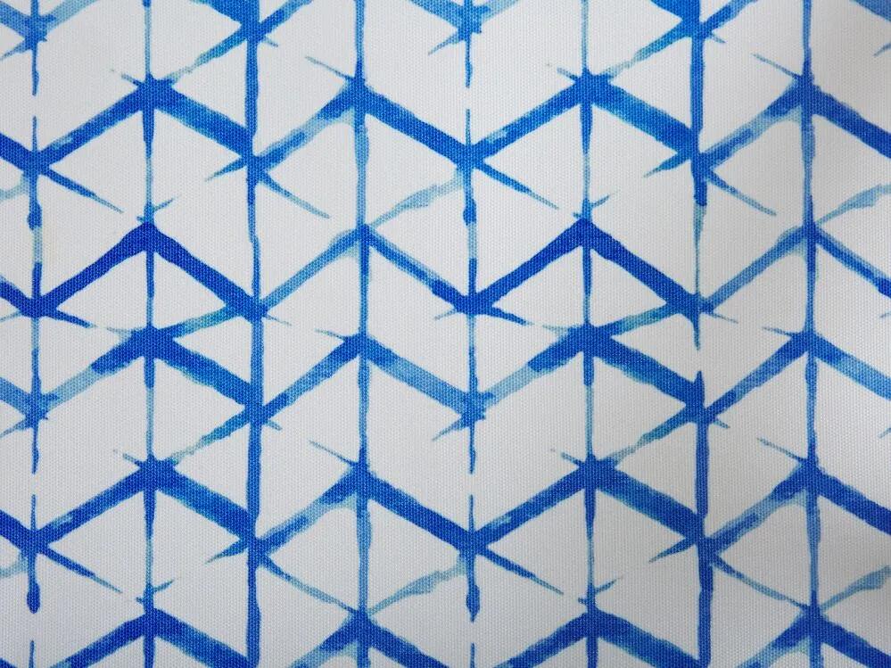 Conjunto 2 espreguiçadeiras madeira clara e 2 lonas brancas e padrão geométrico azul ANZIO Beliani