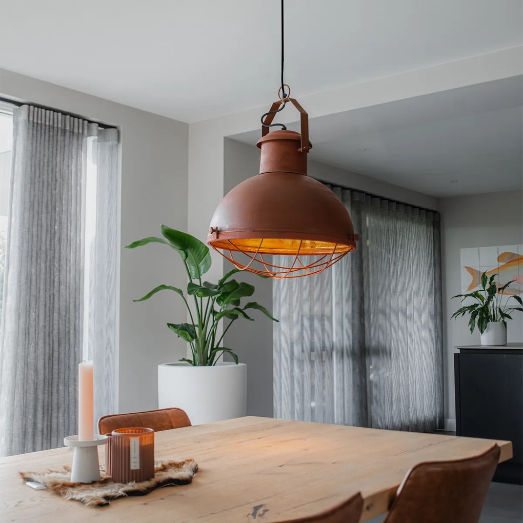 Candeeiro de suspensão industrial cor ferrugem com interior dourado - Engine