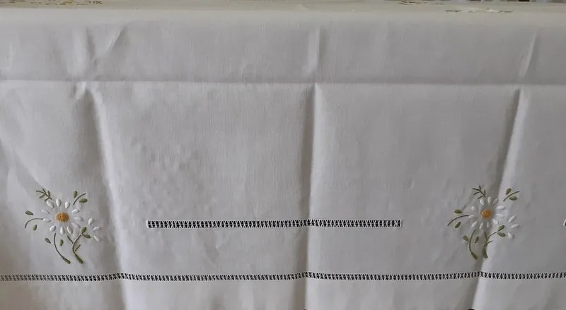 Toalha de mesa de linho bordada a mão - bordados da lixa: Pedido Fabricação 1 Toalha 150x270  cm ( Largura x comprimento )