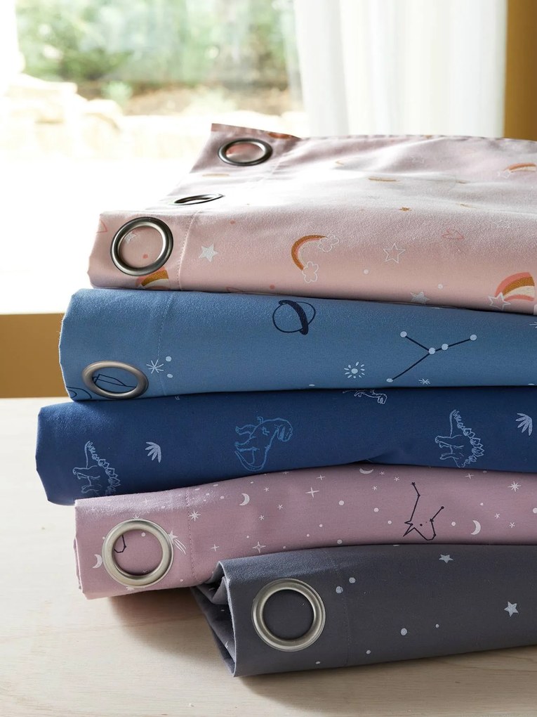 Agora -15%: Cortinado opaco, com ilhós, fosforescente e estampado com planetas azul medio estampado