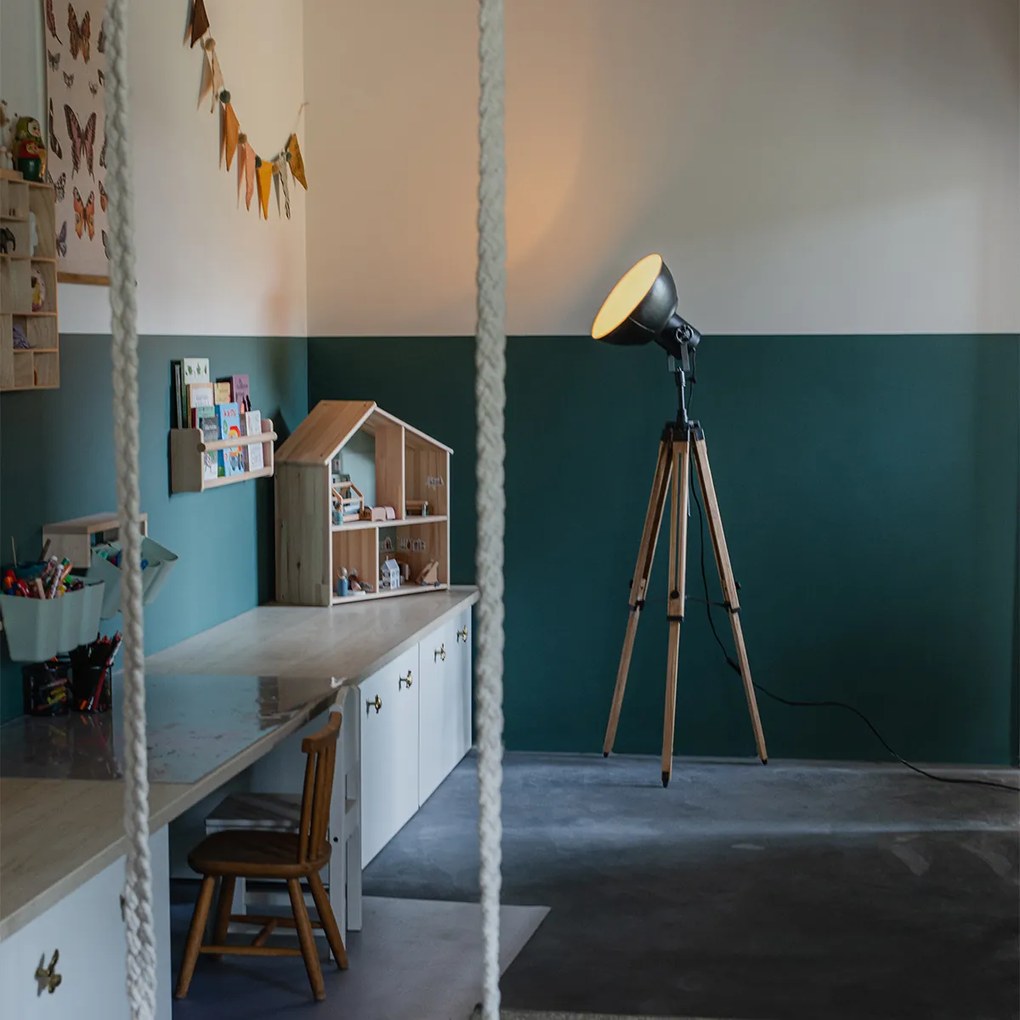 Candeeiro de pé industrial tripé preto com madeira - Mangoes