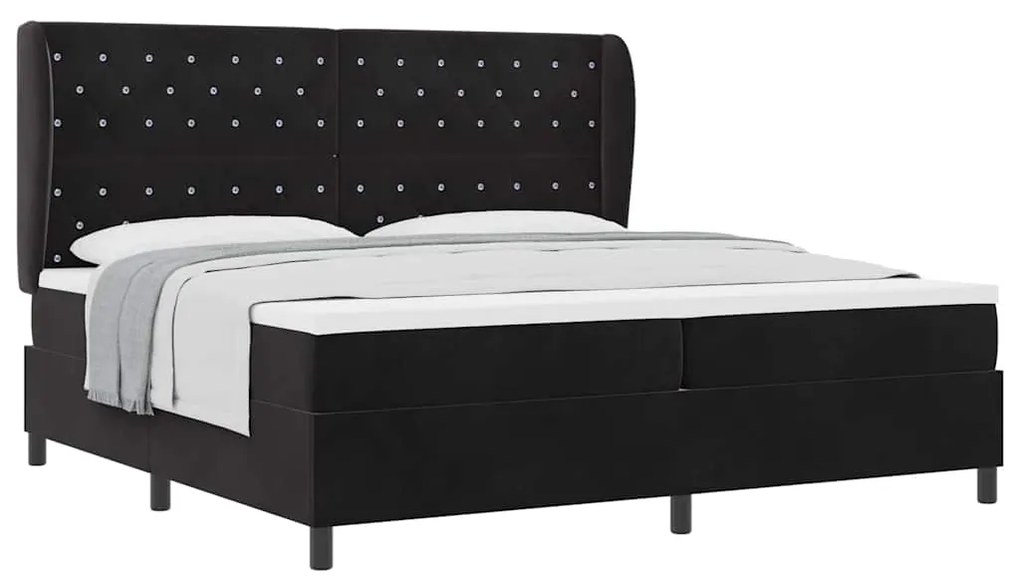Cama preta com estrado e colchão 200x200 cm em veludo.
