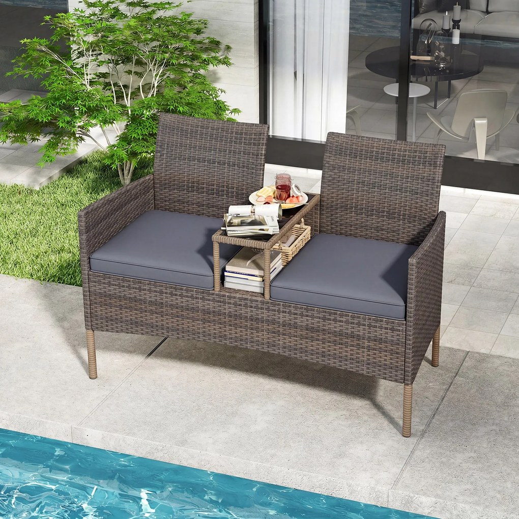 Banco jardim de rattan com mesinha para 2 pessoas em vidro temperado 62 x 124 x 84 cm, estante aberta, estrutura metálica, almofadas e capas laváveis,
