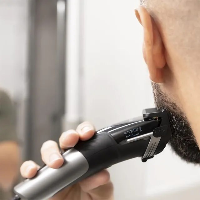 Aparador de cabelo PrecisionCare Titanium com lâmina de aço inoxidável revestida de titânio, bateria de lítio, autonomia de até 120 minutos, uso com e