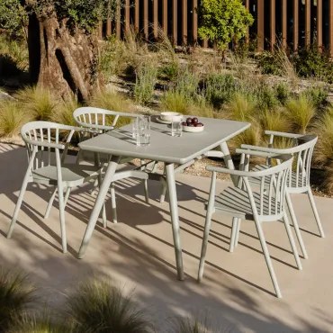 Conjunto De Mesa Retangular 135x80 Cm Scand E 4 Cadeiras De Jardim Com Braços Em Polipropileno Ivor Verde Laurel - Sklum