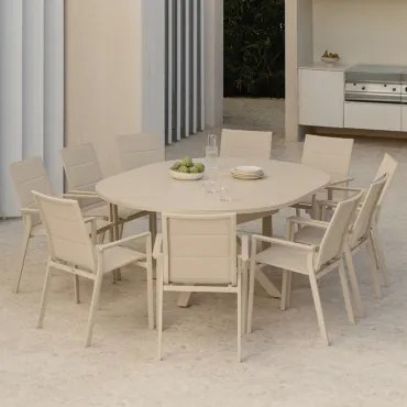 Conjunto De Mesa Extensível Barces 145-200x145 Cm E 10 Cadeiras De Jardim Empilháveis Com Apoios De Braços Em Alumínio Karena Tapioca Bege - Sklum