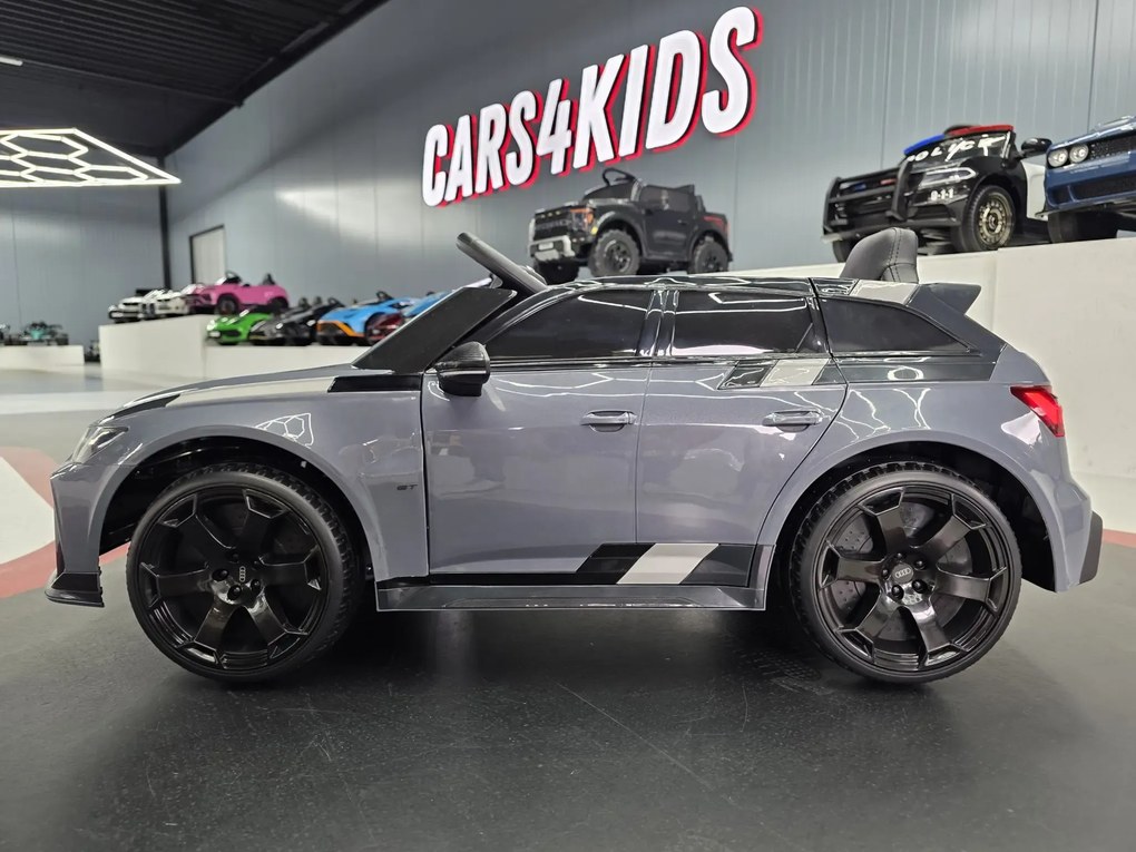 Carro elétrico infantil Audi RS6 Avant GT 12V 4x4 cinzento , telecomandado, pneus de EVA, assento em pele Cinzento