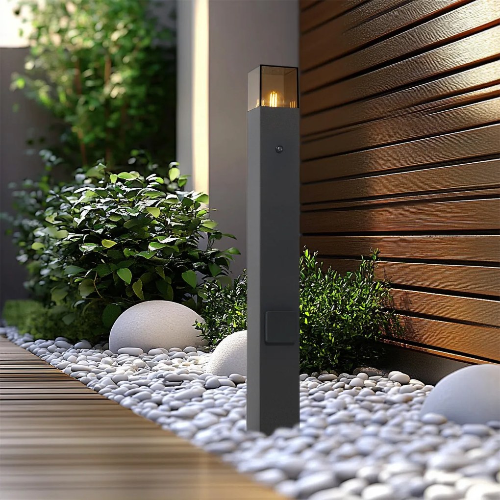 Candeeiro de Poste Exterior Moderno Preto com Vidro Fumê 70cm com Sensor Crepuscular IP44 - Denmark
