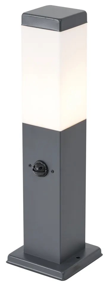 Candeeiro de exterior cinza escuro com vidro opalino 45cm IP44 com tomada e sensor de movimento - Malios Moderno