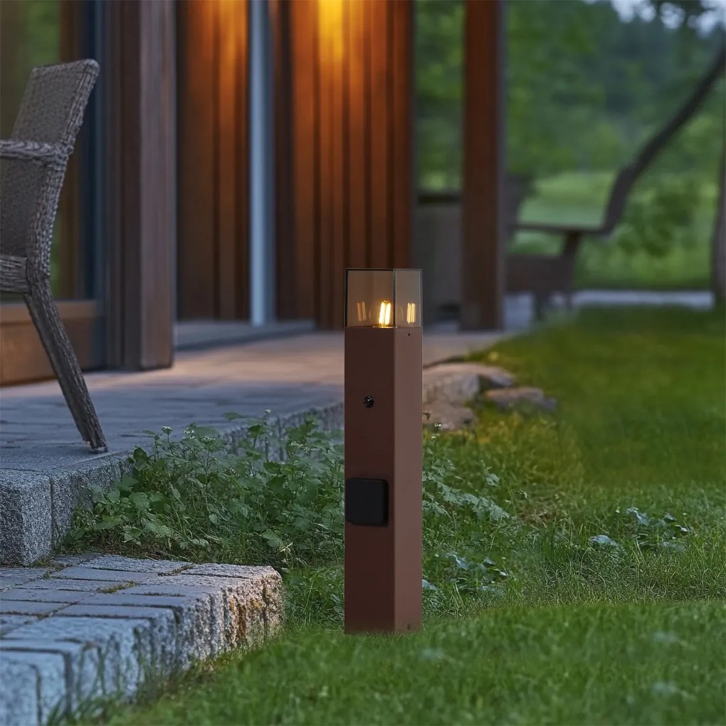 Poste de Luz Exterior Industrial Castanho-Ferrugem com Vidro Fumê 50cm com Sensor Crepuscular - Denmark