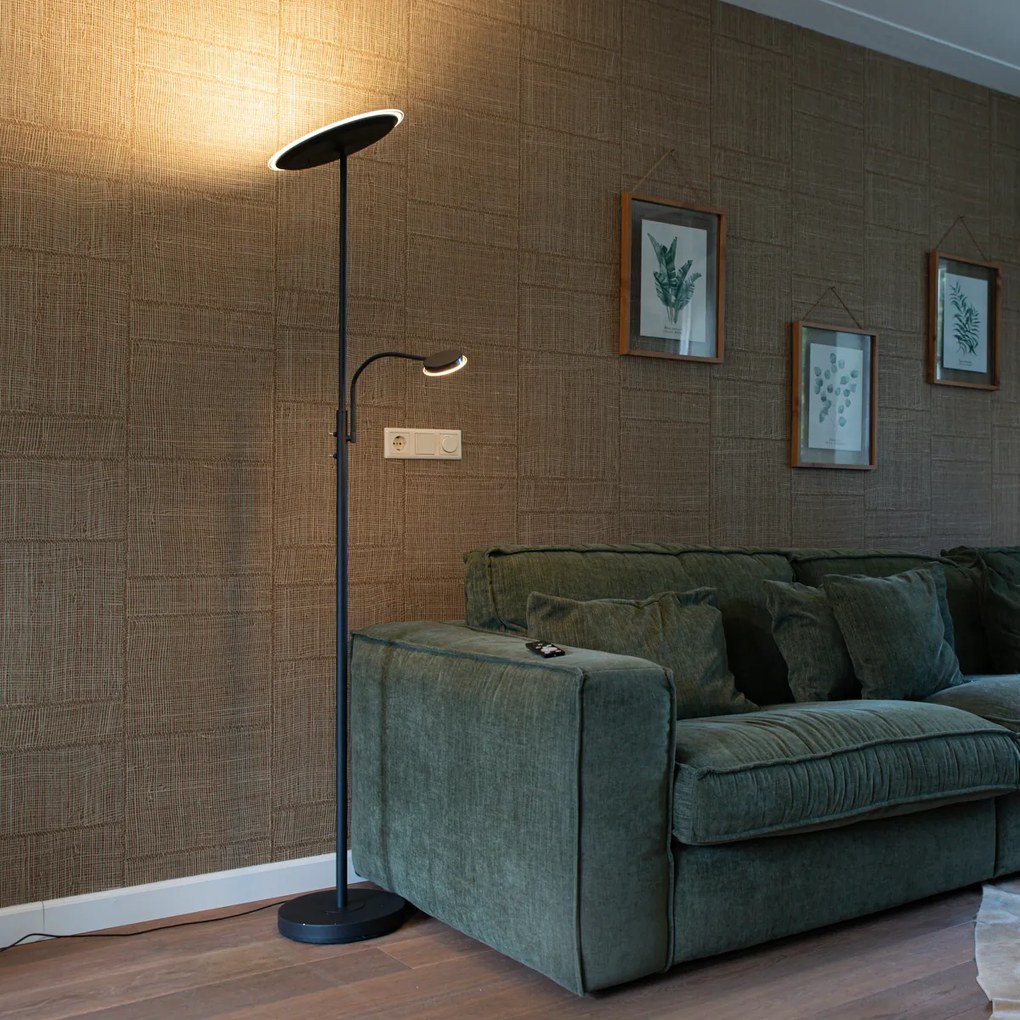 Candeeiro de pé moderno preto com LED regulável e braço de leitura - Strela