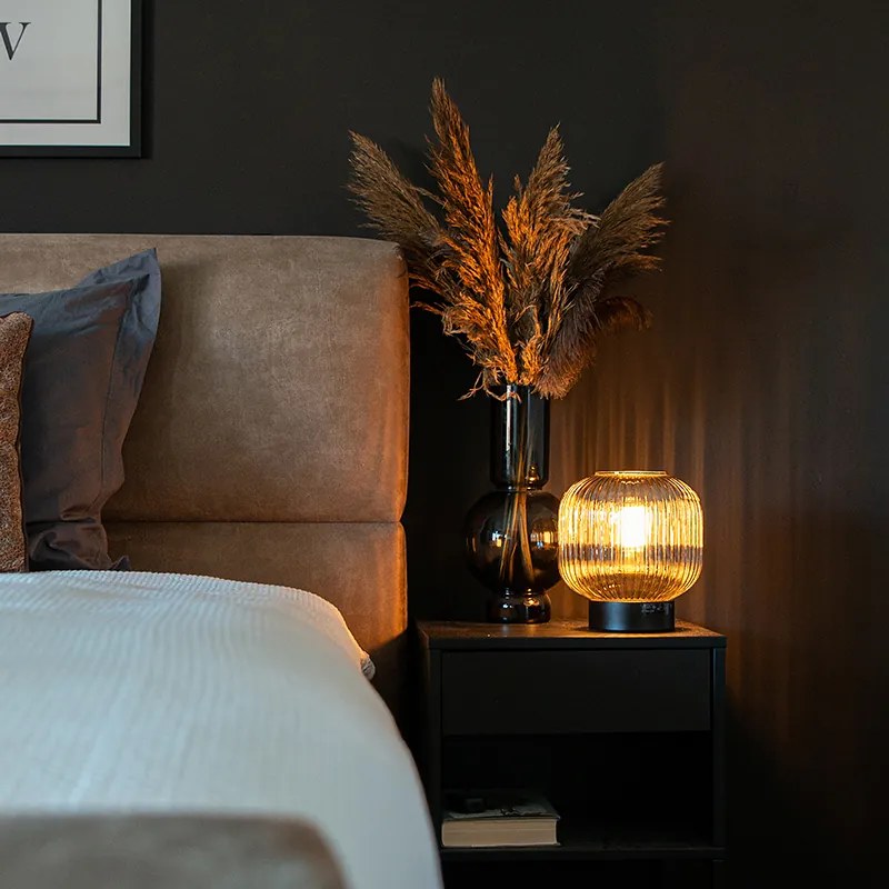 Candeeiro de mesa Art Deco preto com vidro fumê - Karel