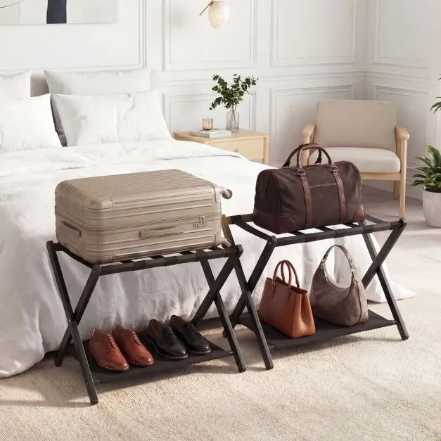 Conjunto 2 Suportes dobráveis para malas em bambu 68 x 46 x 53 cm, com correias de nylon, prateleiras de arrumação para o quarto de hóspedes ou quarto