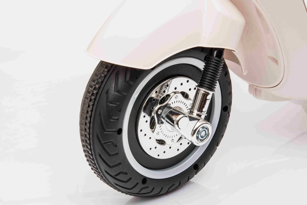 Vespa 946 para crinaças com marcha-atrás, licença, rodas auxiliares, bateria de lítio, 2 motores de 30 W, assento em couro, leitor de MP3 com entrada