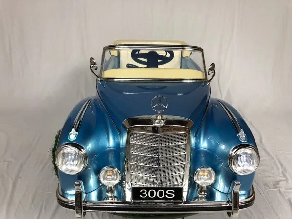 Carro Elétrico infantil Bateria Mercedes 300S 12v, módulo de música, banco em pele, pneus de borracha EVA Azul