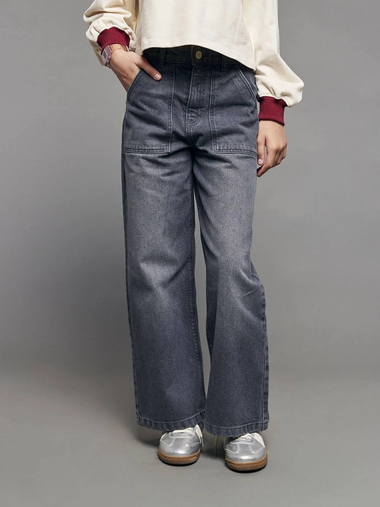Jeans largos com bolsos à carpinteiro para menina JONEN. ganga cinzenta