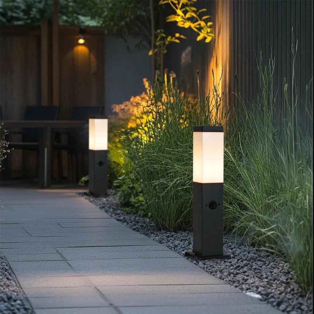 Candeeiro de exterior cinza escuro com vidro opalino 45cm IP44 com tomada e sensor de movimento - Malios