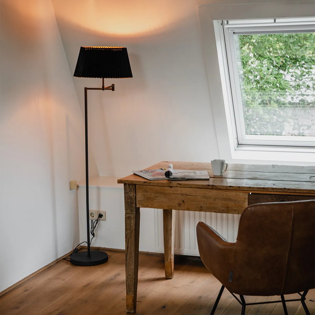 Candeeiro de pé preto com cúpula preta plissada e braço ajustável - Ladas Deluxe