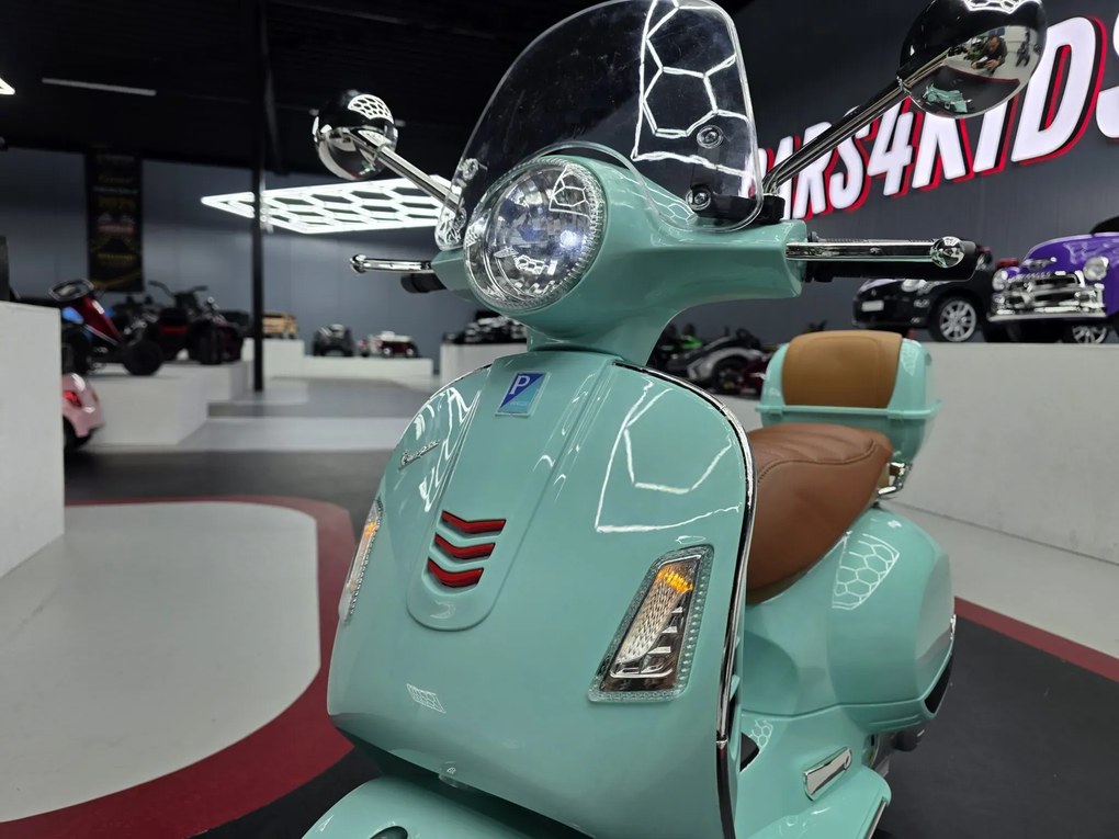 Mota elétrica para crianças Vespa GTS 12 volts verde claro