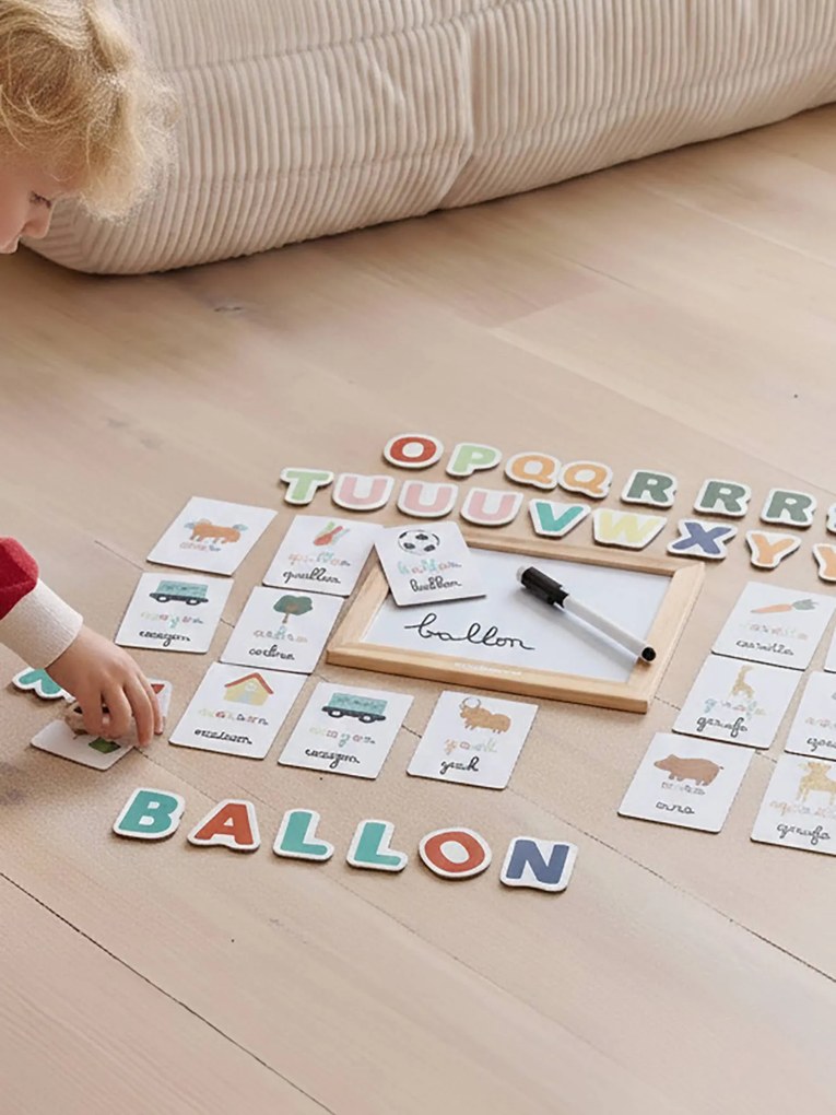 Quadro de aprendizagem com letras em madeira FSC®  branco