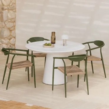 Conjunto De Mesa Redonda Ø120 Cm Em Cimento Noemi E 4 Cadeiras De Jardim Empilháveis Com Apoios De Braços Em Alumínio E Rattan S Branco - Sklum