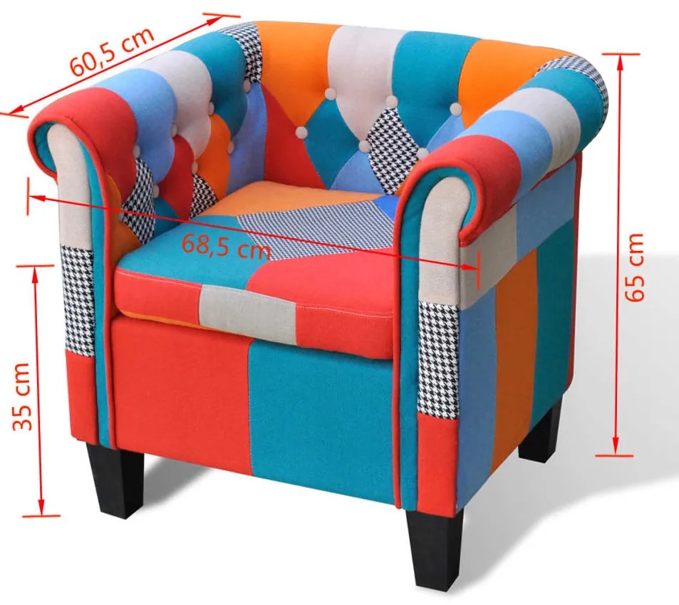 Poltrona de tecido com design de retalhos