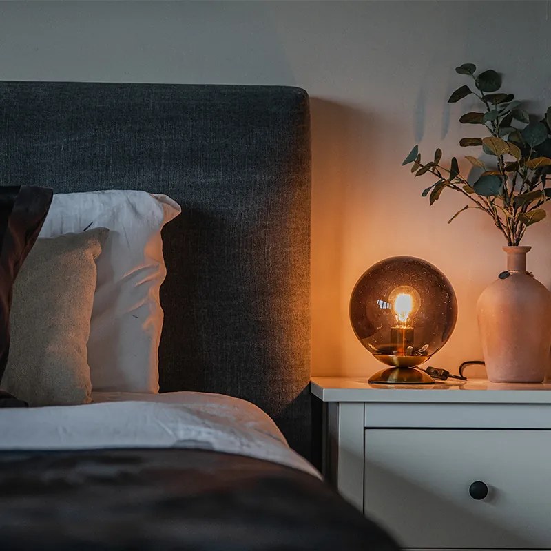 Candeeiro de mesa Art Deco em latão com vidro preto - Pallon