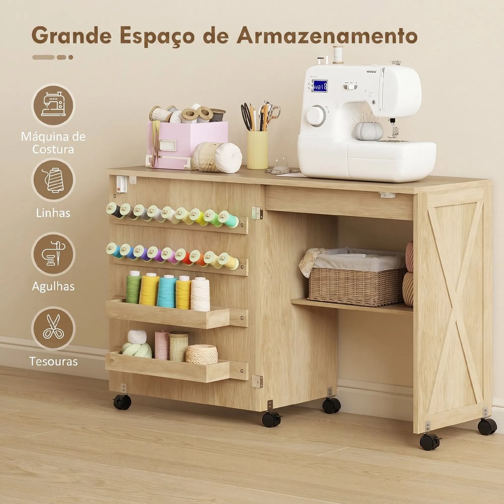Mesa Dobrável para Máquina de Costura com Porta Magnética, 2 Compartimentos, Prateleira, 18 Suportes para Linhas e 5 Rodas, Madeira Natural