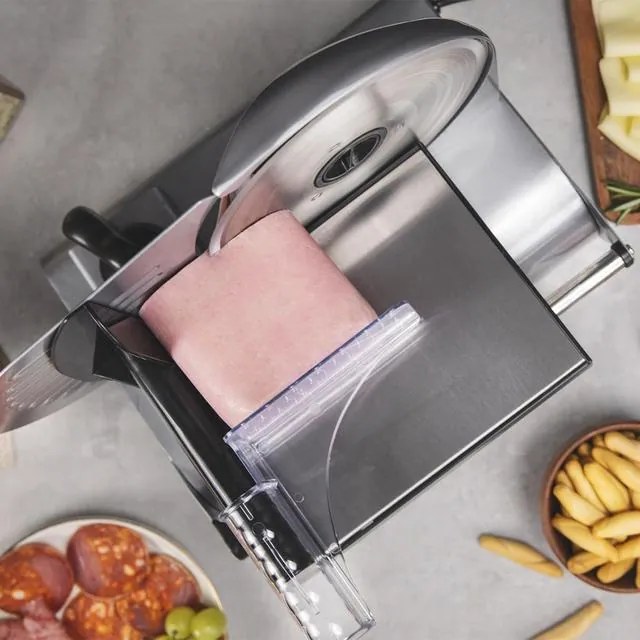 Máquinas de fatiar Rock'nCut Advance 180 W com um disco de 190 mm de diâmetro e um sistema de regulação gradual com uma precisão máxima de espessura d