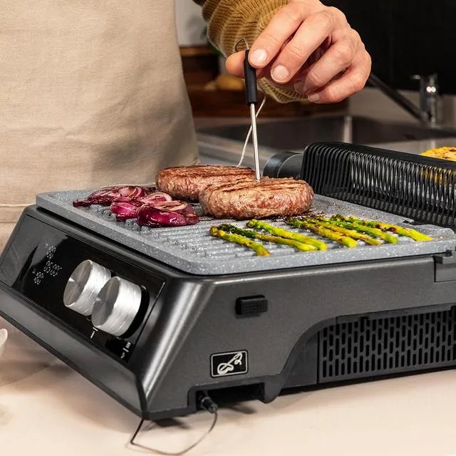 Grelhador elétrico de 2400 W Rockn'Grill Bistro com sistema Smokeless que ajusta o tempo e temperatura em função de modo e o ponto de cozedura selecio