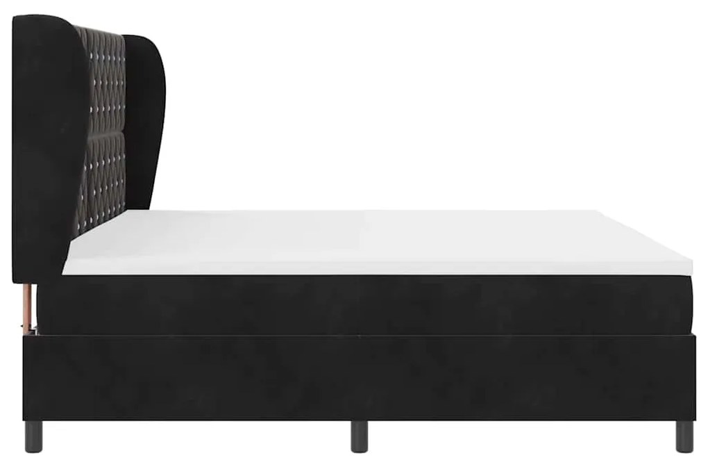 Cama preta com estrado e colchão 200x200 cm em veludo.