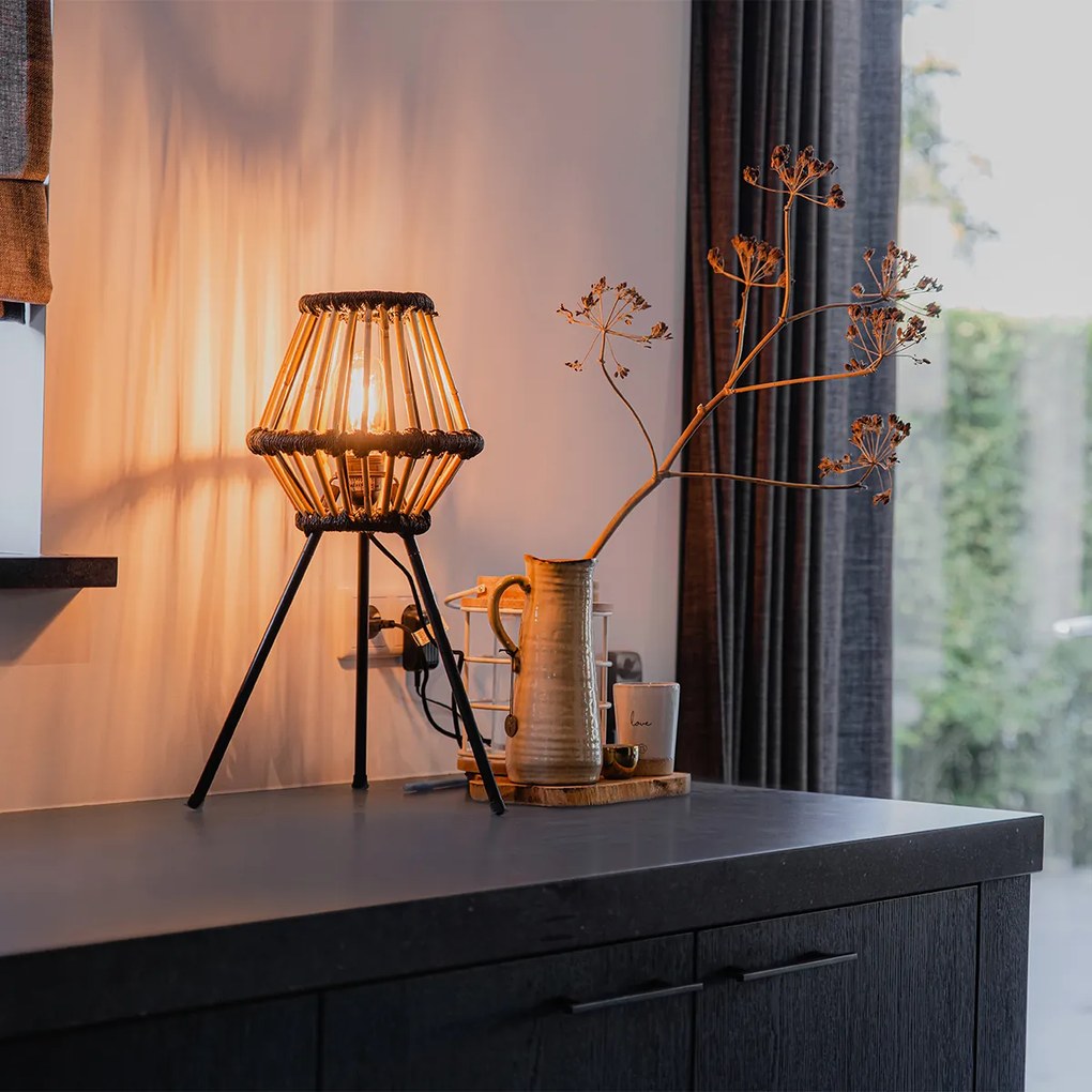 Candeeiro de mesa tripé rústico bambu com preto - Evalin