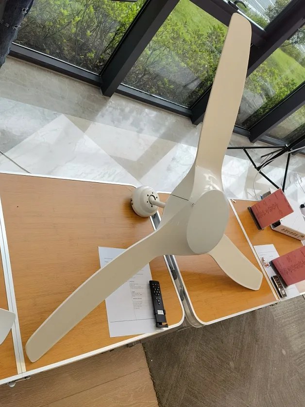 HOMCOM Ventoinha Teto 132cm Luz LED Controle Remoto 3 Lâminas Reversíveis 6 Velocidades Eficiente Silenciosa Branco | Aosom Portugal