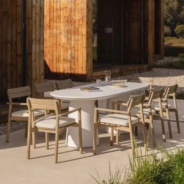 Conjunto De Mesa Oval 220x95 Cm Em Cimento Noemi E 8 Cadeiras De Jardim Com Braços Em Madeira De Acácia Saira Branco - Sklum
