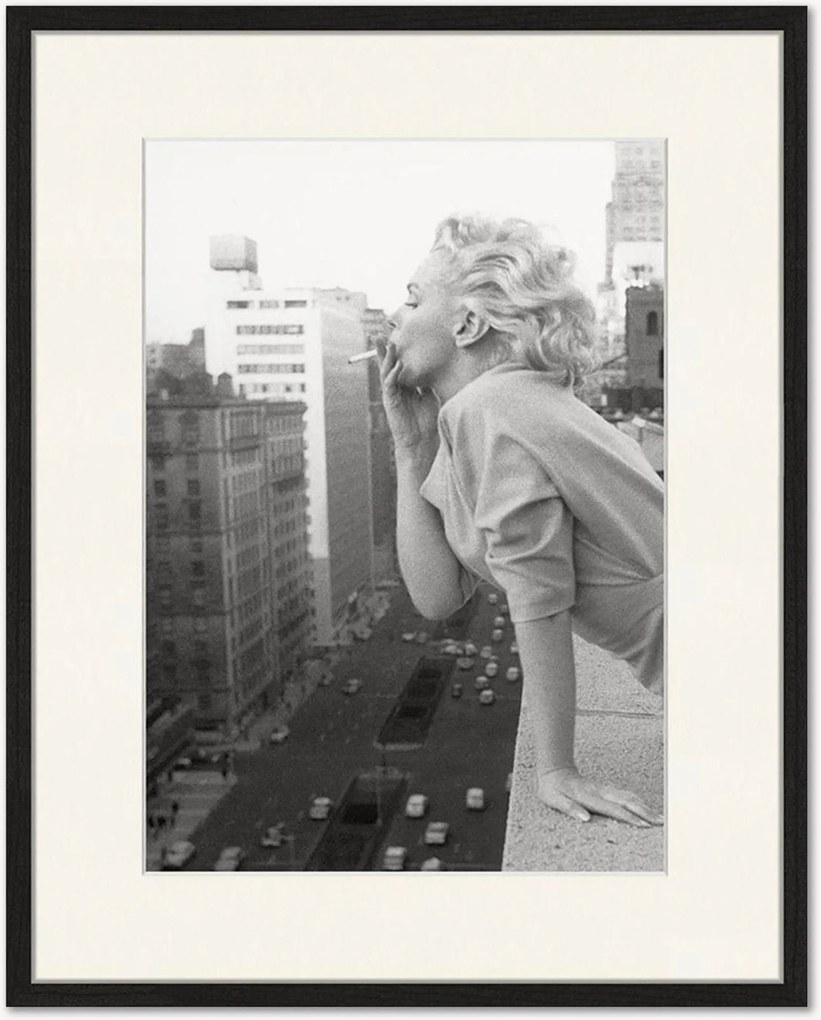 Impressão digital emoldurada Marilyn At The Ambassador Hotel