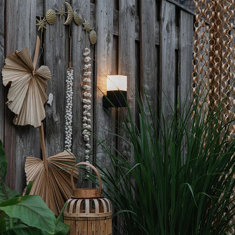 Candeeiro de parede exterior preto com difusor branco opalino IP44 - Denmark