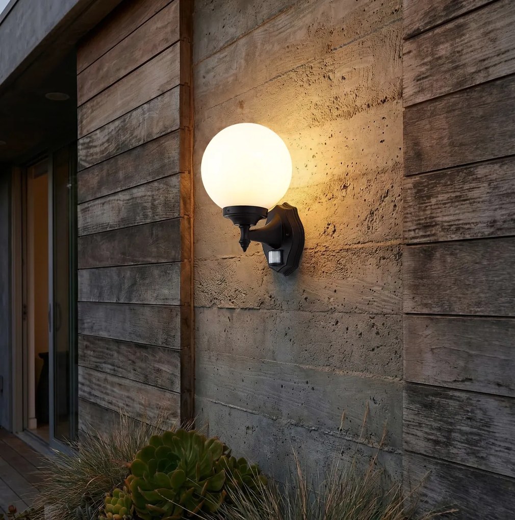 Candeeiro de Parede Exterior Clássico Preto com Vidro Opal IP44 com Sensor de Movimento - Champs