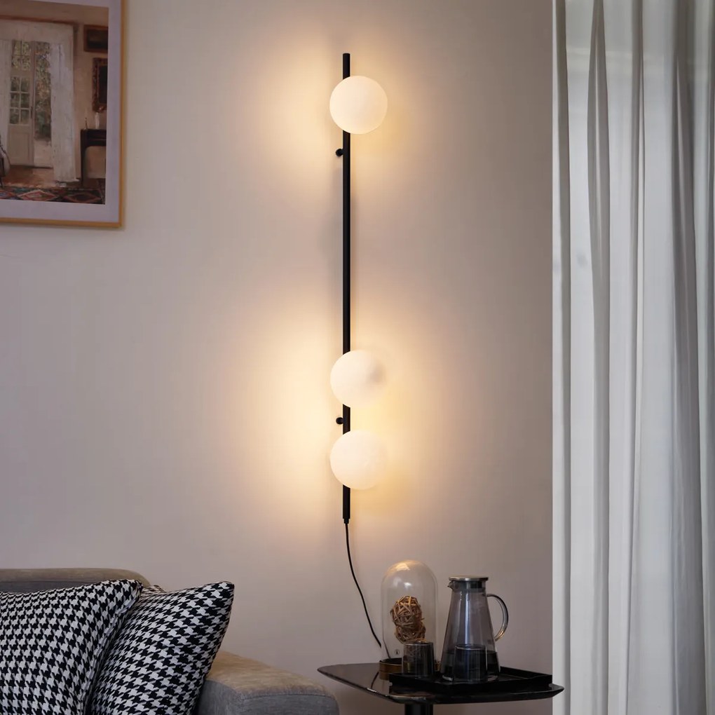 Candeeiro de Parede de Design Preto com Vidro Fosco 3-Luzes - Vertical