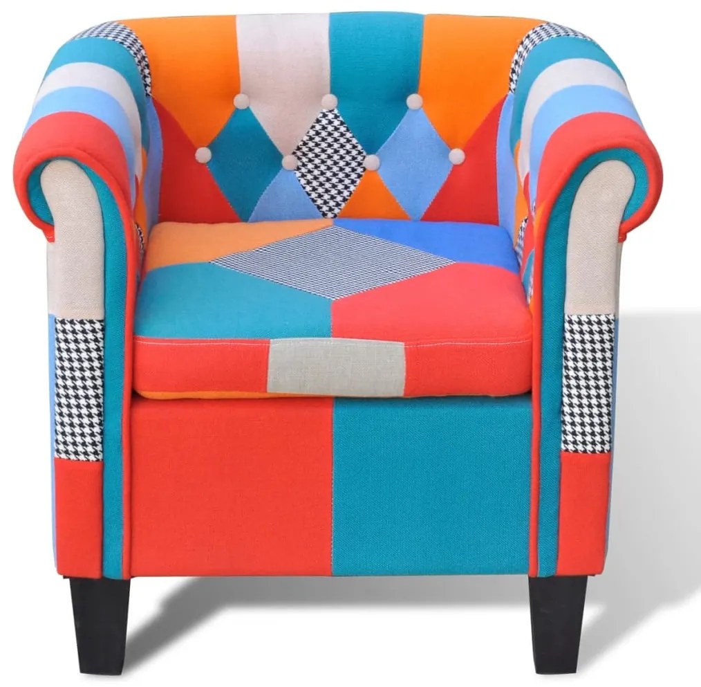 Poltrona de tecido com design de retalhos