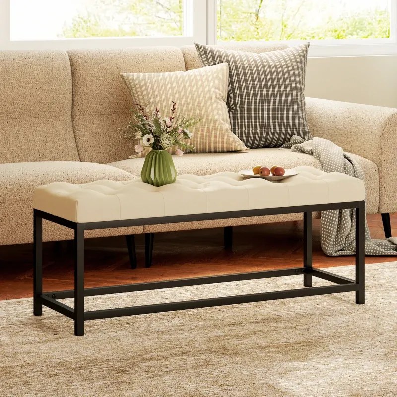 Banco entrada ou ao Pés da Cama Estofado em Veludo 117x40x48 cm Design Capitonê Base de Metal Banco para Quarto Entrada Sala Creme
