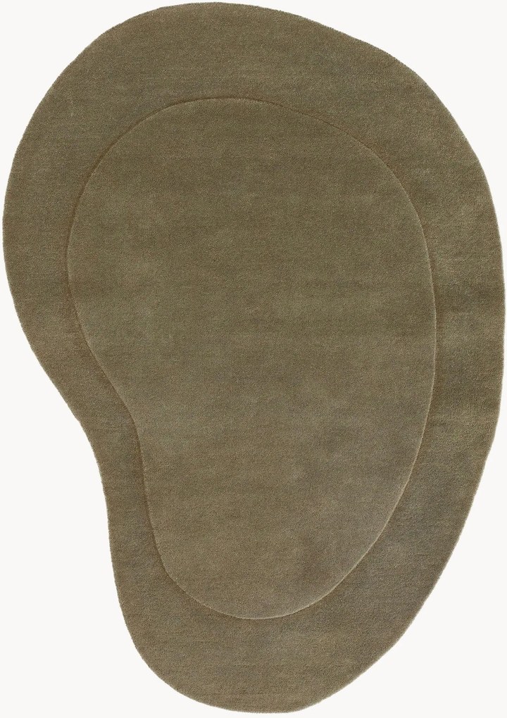 Tapete de pelo curto em lã tufado à mão com forma orgânica Shape