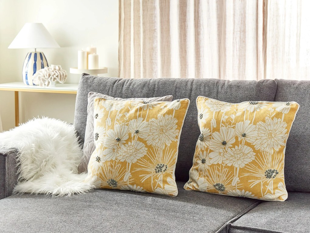 Conjunto de 2 almofadas decorativas com impressão floral em algodão amarelo 45 x 45 cm SCIRPUS Beliani