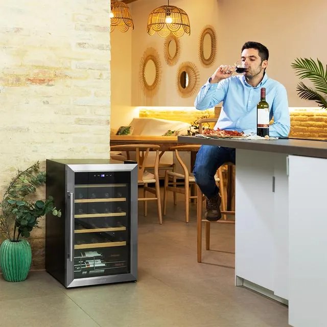 Refrigerador garrafeira de vinho Cecotec GrandSommelier 24000 Inox de 24 garrafas, compressor, alto desempenho garantido, temperatura ajustável
