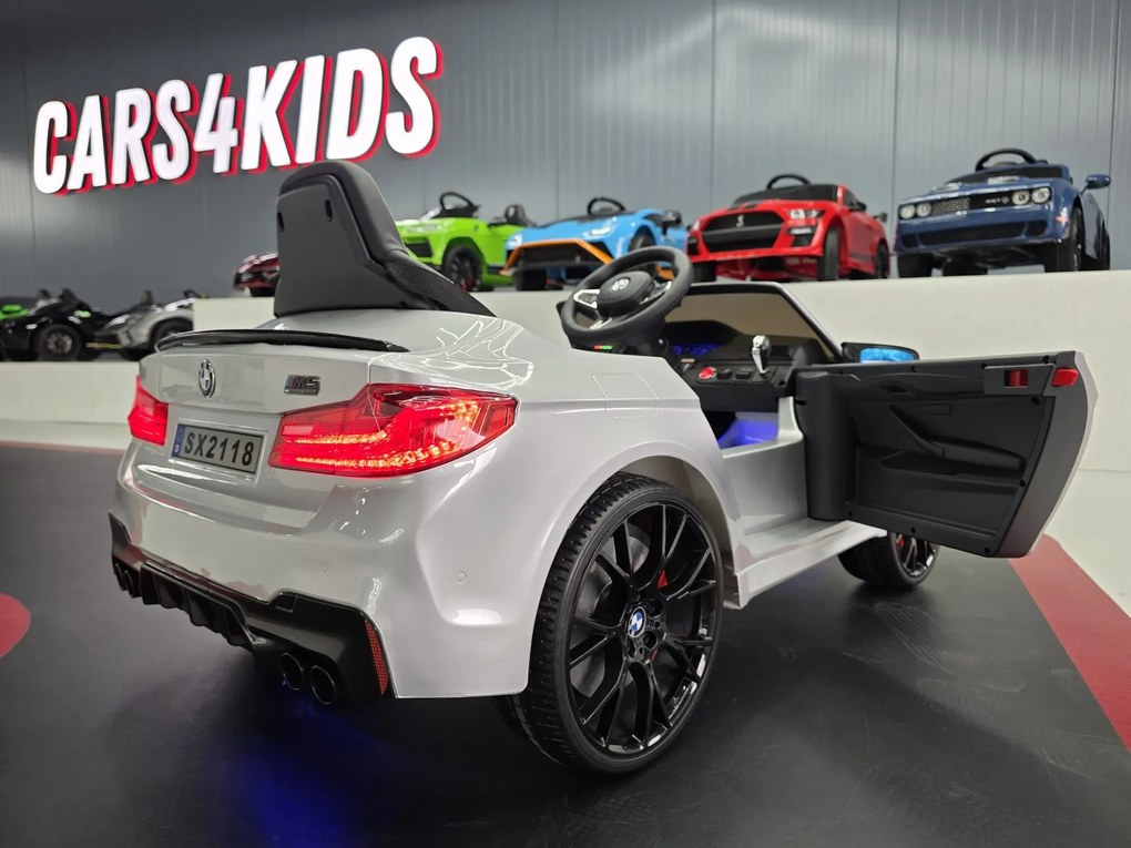 Carro elétrico para crianças BMW M5 24V Pneus EVA, Assento de couro sintético Cinza metálico
