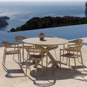Set De Mesa Extensível Barces 145-200x145 Cm E 6 Cadeiras De Jardim Empilháveis Com Apoios De Braços Em Alumínio Amatria Tapioca Bege - Sklum