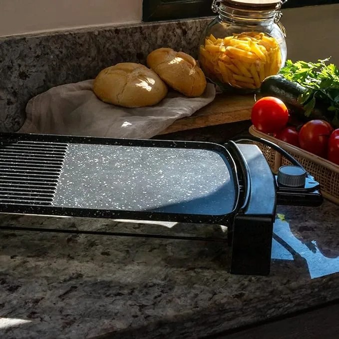 Grelhador eléctrico Tasty&amp;Grill 2500 RockWater MixGrill. 2150 W, revestimento antiaderente, superfície mista, termóstato regulável, lavável na máquina